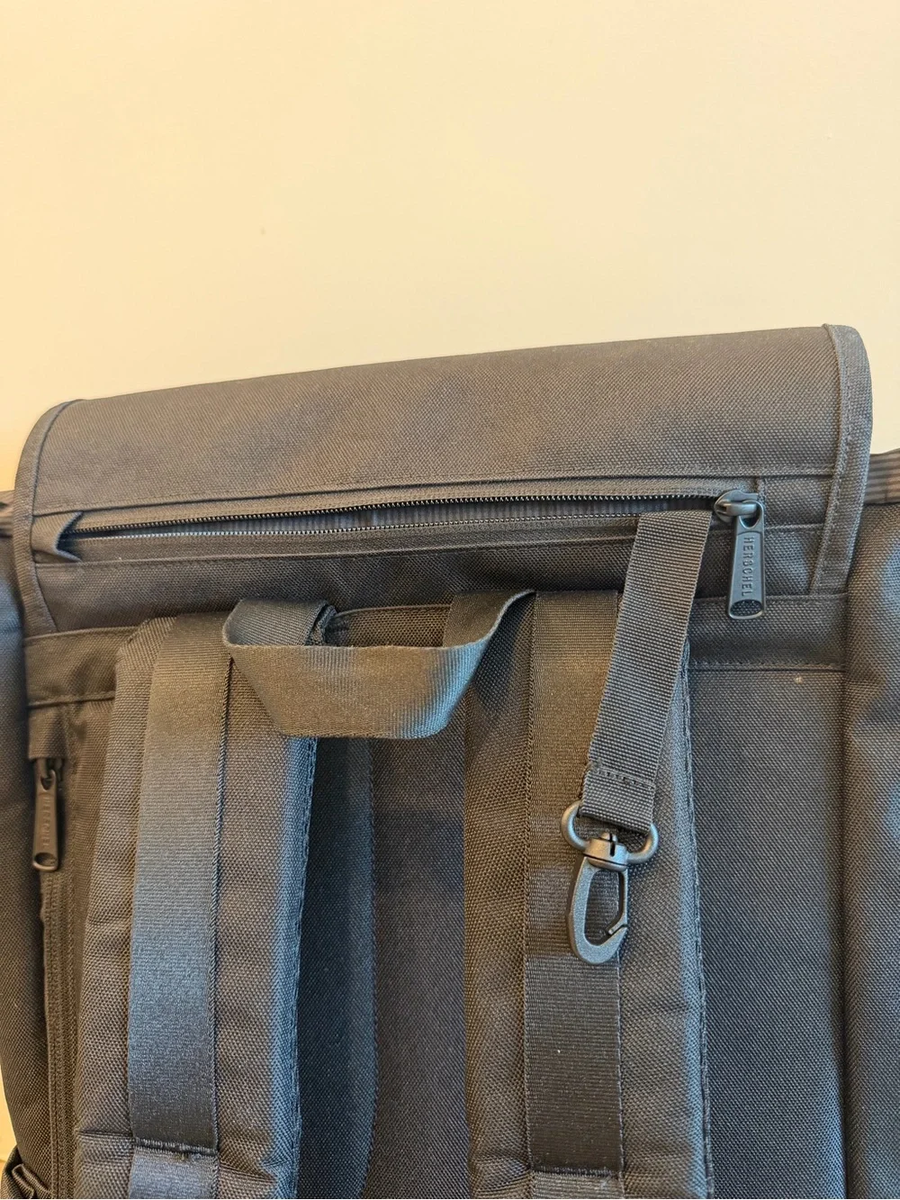 Herschel Supply Company padded shoulder